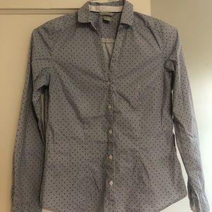 Light blue/navy H&M fitted button up top size 8